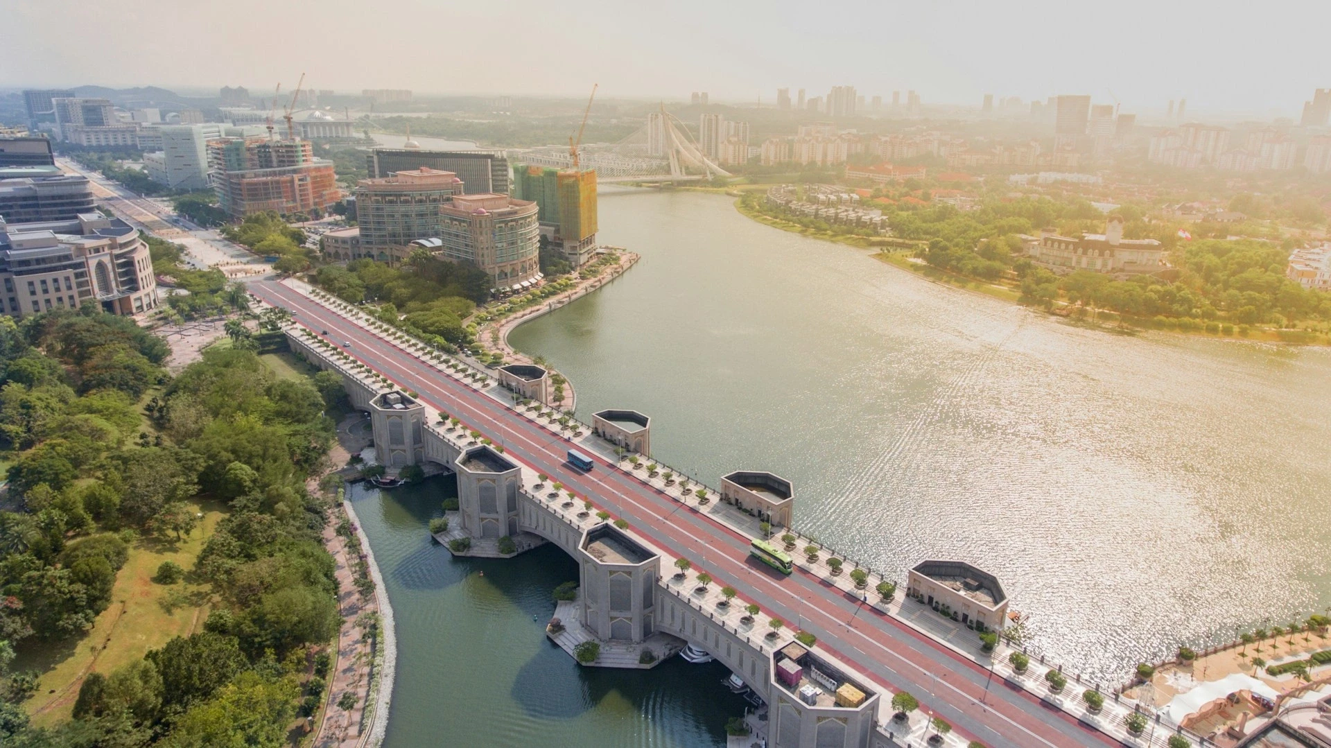 Pullman Putrajaya Lakeside 5*