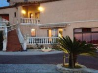  Apartments Alezone Hugues