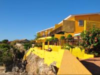  All West Apartments & Diving