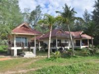  Pranee Beach Bungalows