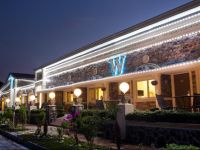  W Clark Hotel and Resort