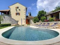  Zei Casa Bianca Holiday Home