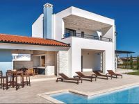  Valbandon with Fireplace 08 Holiday Home