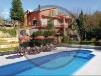  Grubine with Fireplace 10 Holiday Home