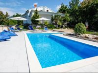  Four-Bedroom Holiday home in Grizane I