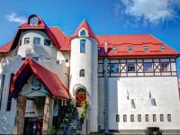  House of Dracula Hotel