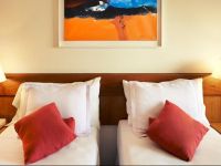  Balmoral Plaza Hotel