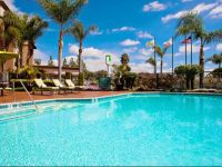  Holiday Inn Santa Ana-Orange County Airport
