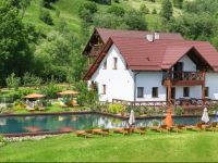  Gallery of Mountains Holiday Home