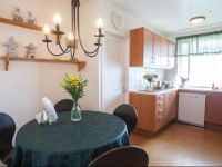  BlГіmasetriГ° House