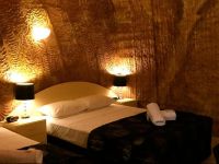  The Lookout Cave Underground Motel