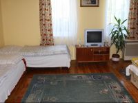  CseresznyГ©skert VendГ©ghГЎz