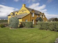  Cullinans Seafood Restaurant & Guesthouse