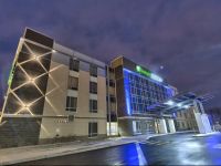  Holiday Inn Express & Suites Vaudreuil-Dorion