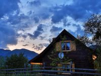  Alpine Escape Studios