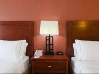  Holiday Inn Express Hotel & Suites Bedford