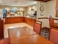  Holiday Inn Express Hotel & Suites Easton