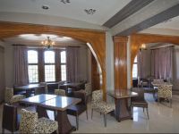  DoubleTree by Hilton - The Tudor Arms Hotel