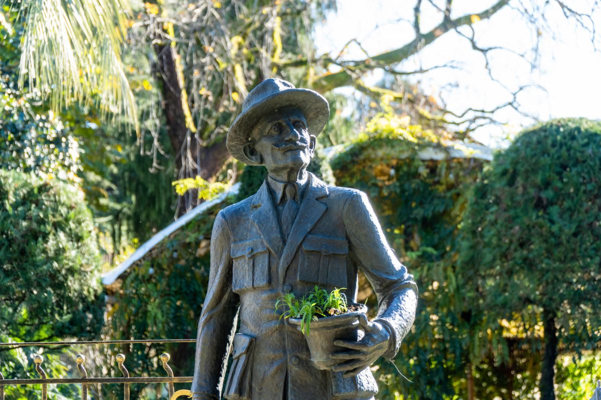 Памятник Ясону Гордезиани