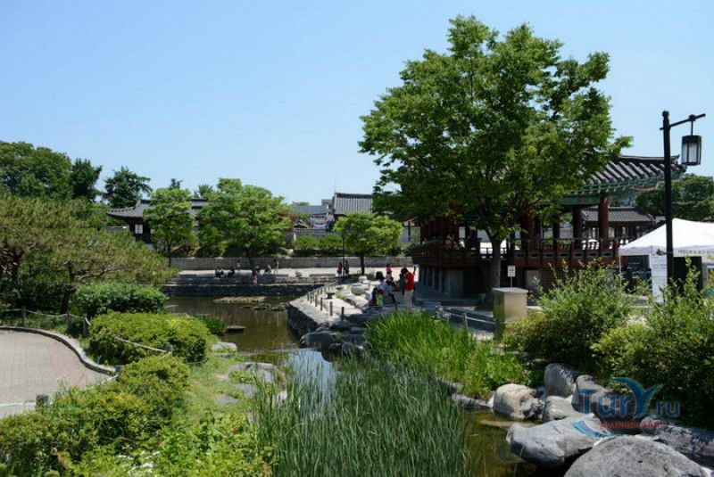 Деревня Традиционных Домов Ханок (Деревня Намсанголь Ханок)