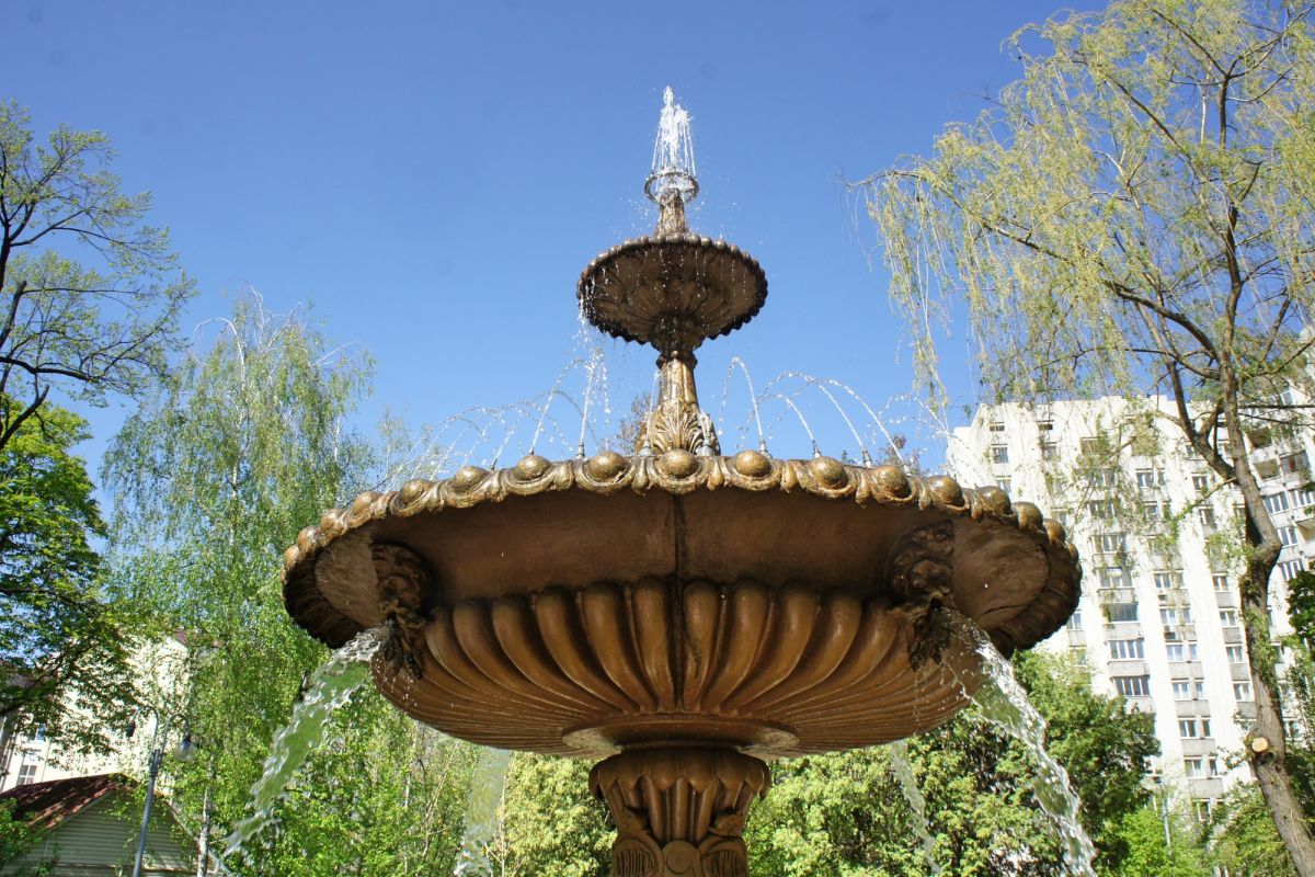 Фонтан Термена в сквере имени Чкалова