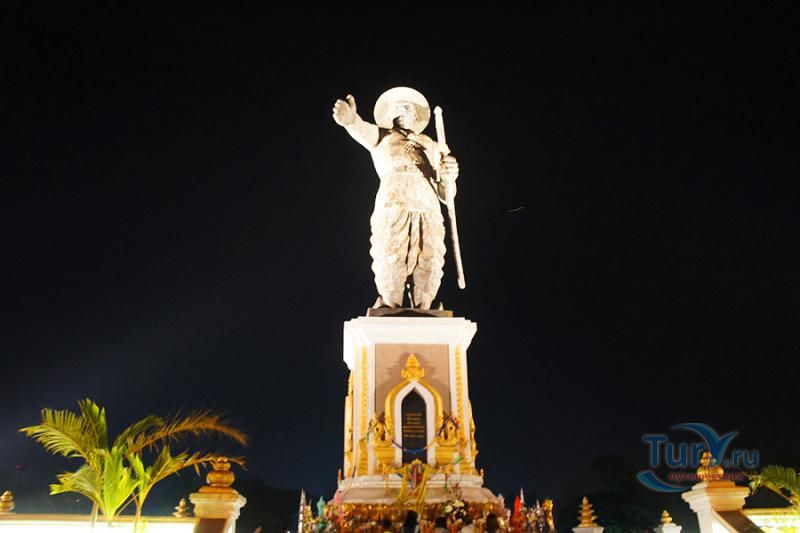 Монумент Чао Ановунг