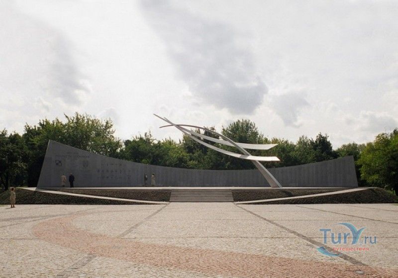 Памятник в честь польских лётчиков, павших в 1939-1945 годах