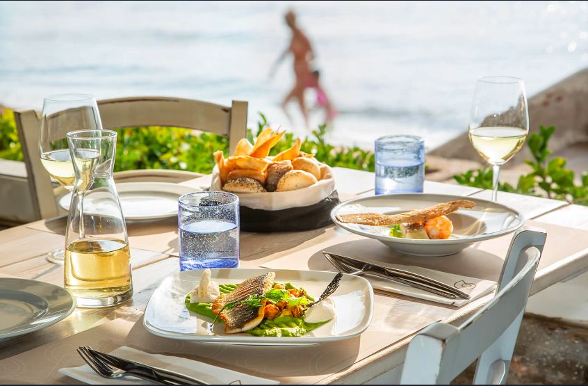 Как устроить воскресный обед на берегу моря в Афинах
