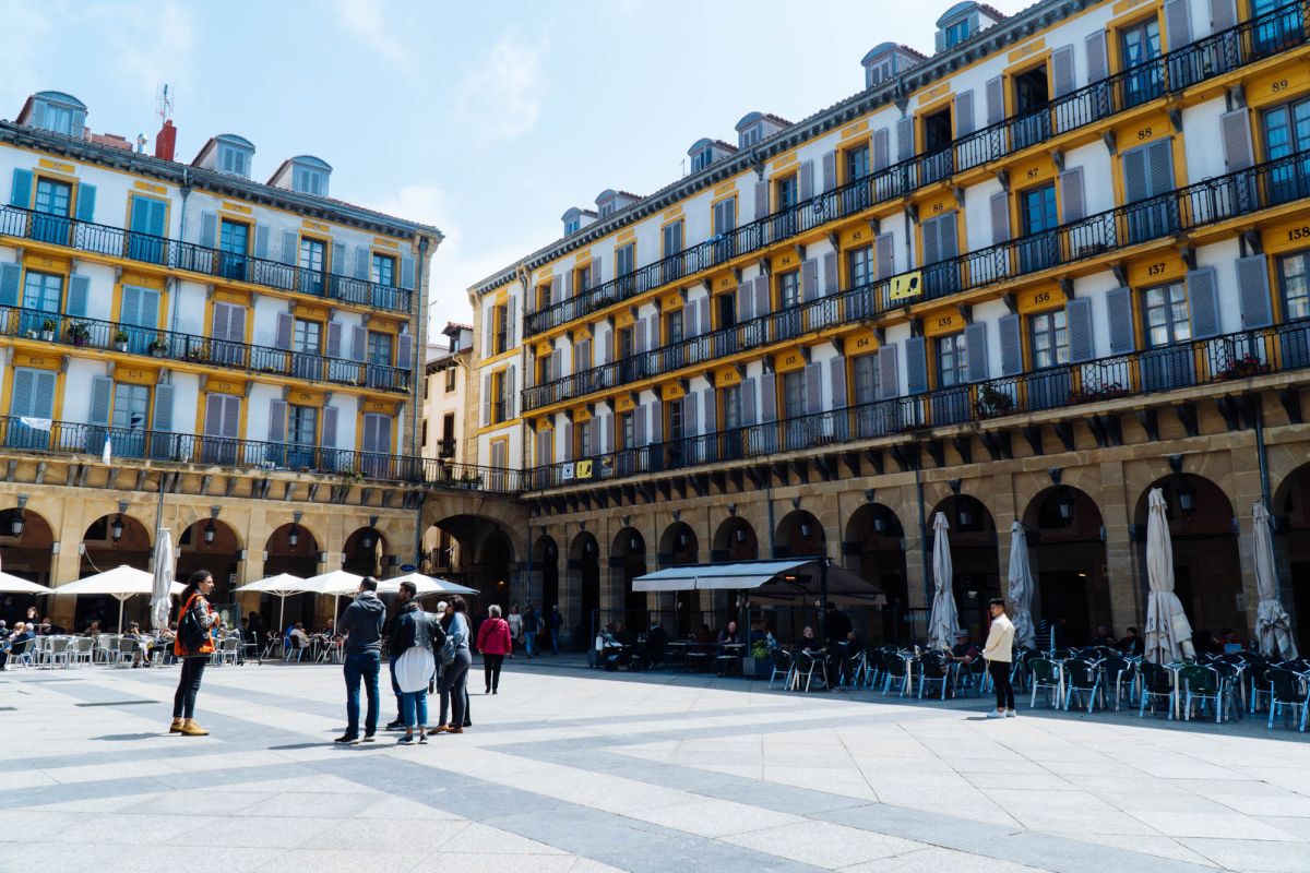 Площадь Конституции