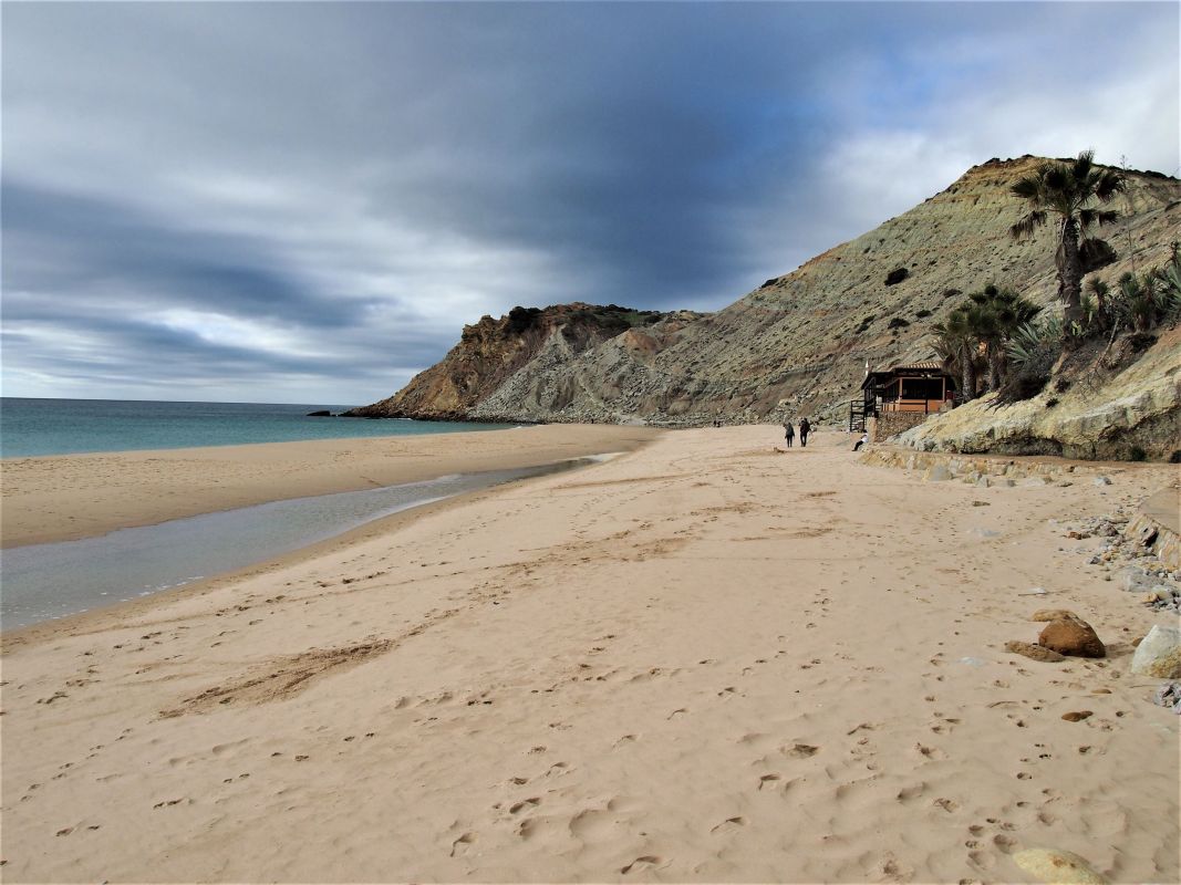 Пляж «Прайя-ду-Бургау»