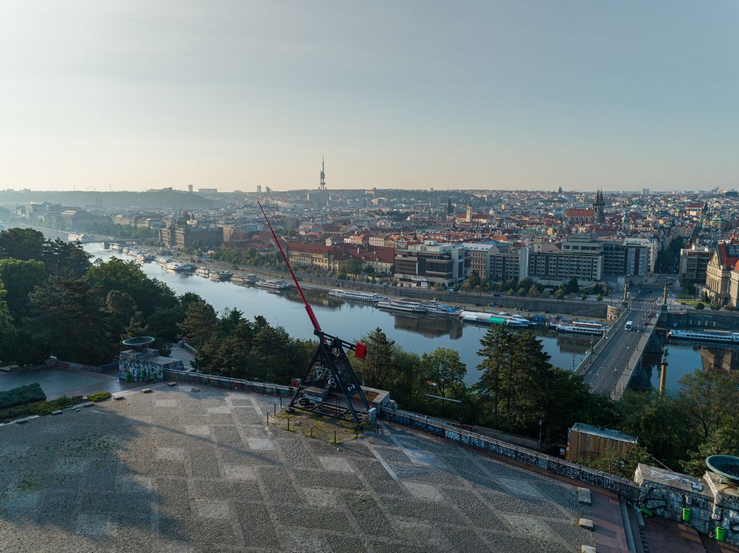 С Летной - на Старое Место: Против течения времени – к скрытому саду