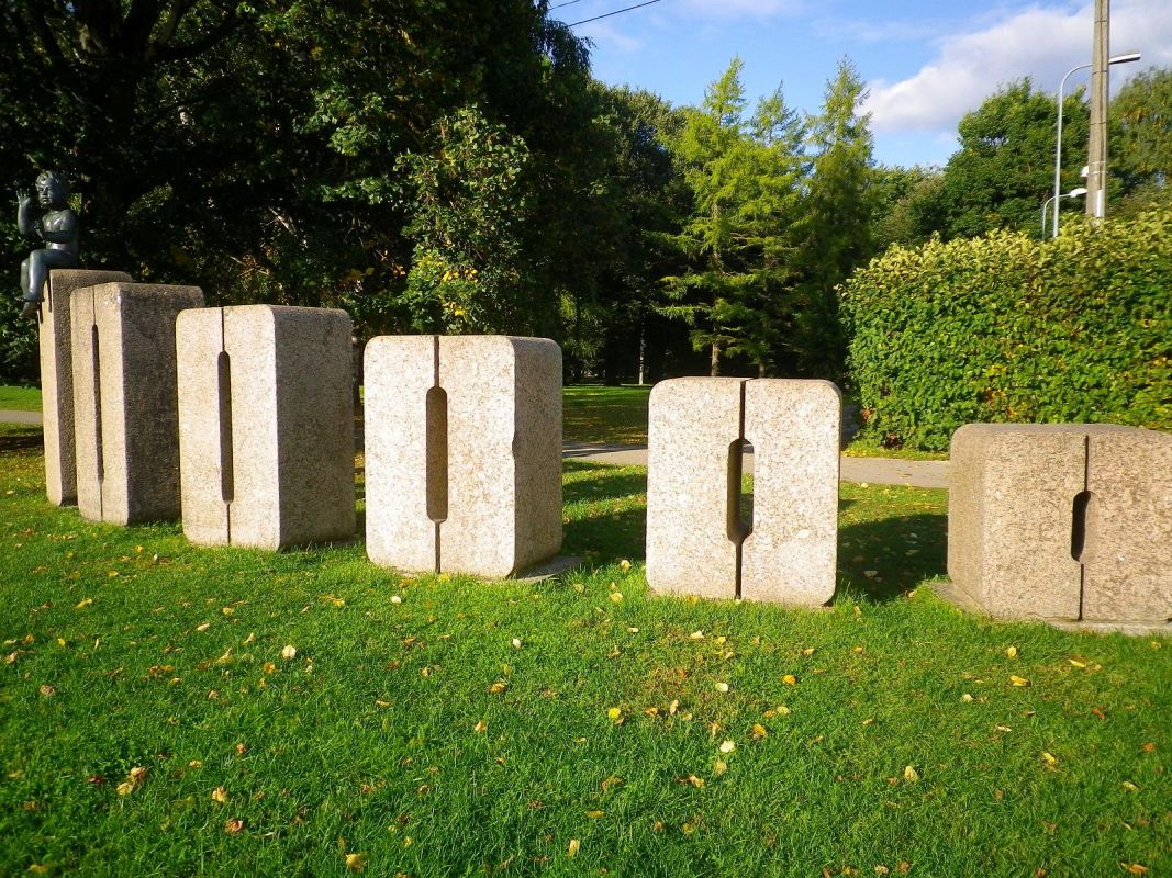 Скульптурная группа в честь рождения стотысячного жителя Тарту