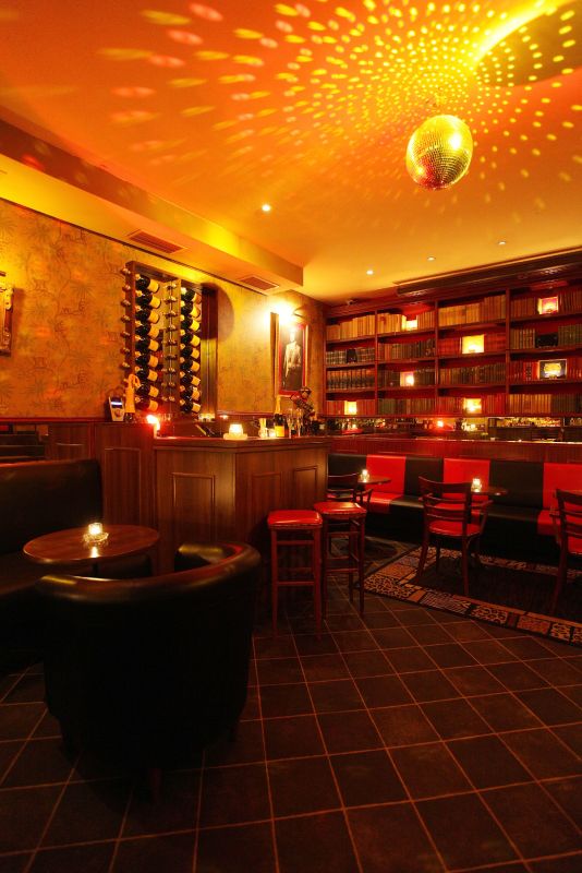 Mánesova Bar and Books