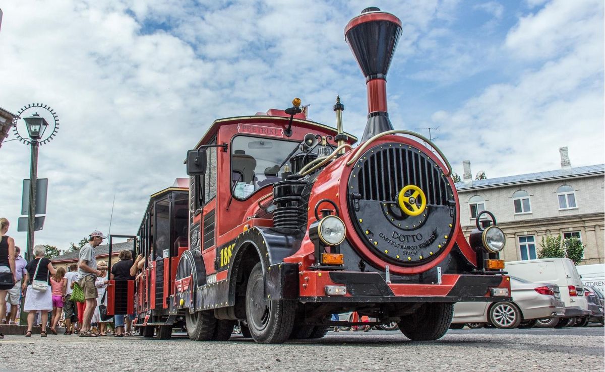 Прогулочный паровозик 