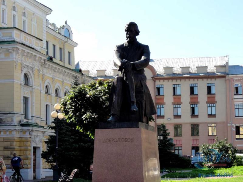 Памятник Н.А. Добролюбову в Нижнем Новгороде