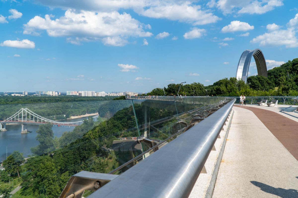 Стеклянный Мост