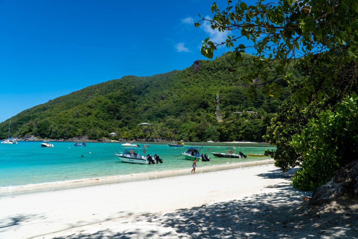 Пляж Порт-Лаунай