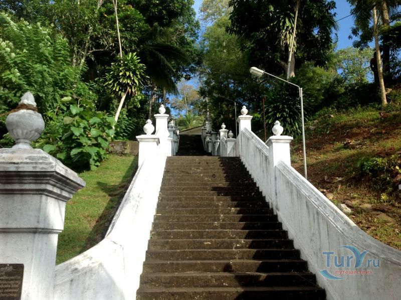 Храм-Ступа в Тиранагаме