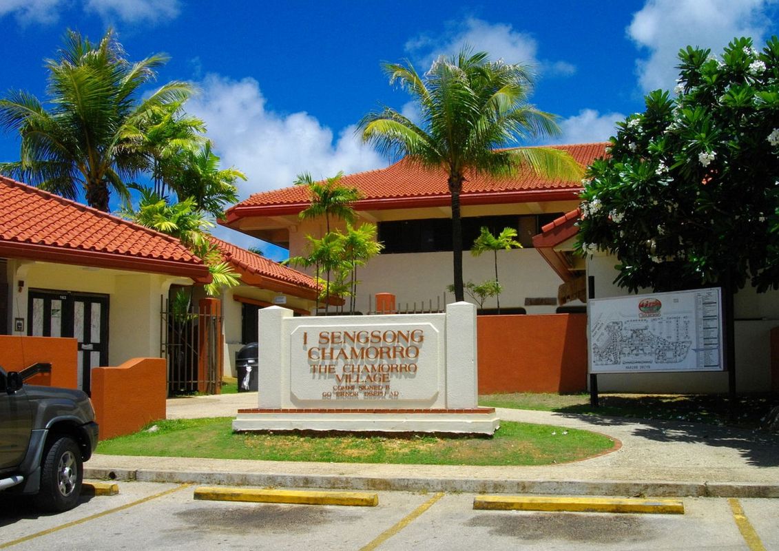 Чаморро-Вилладж (Chamorro Village)