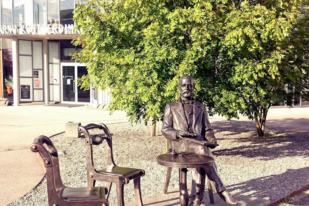 Памятник Густаву Фаберже