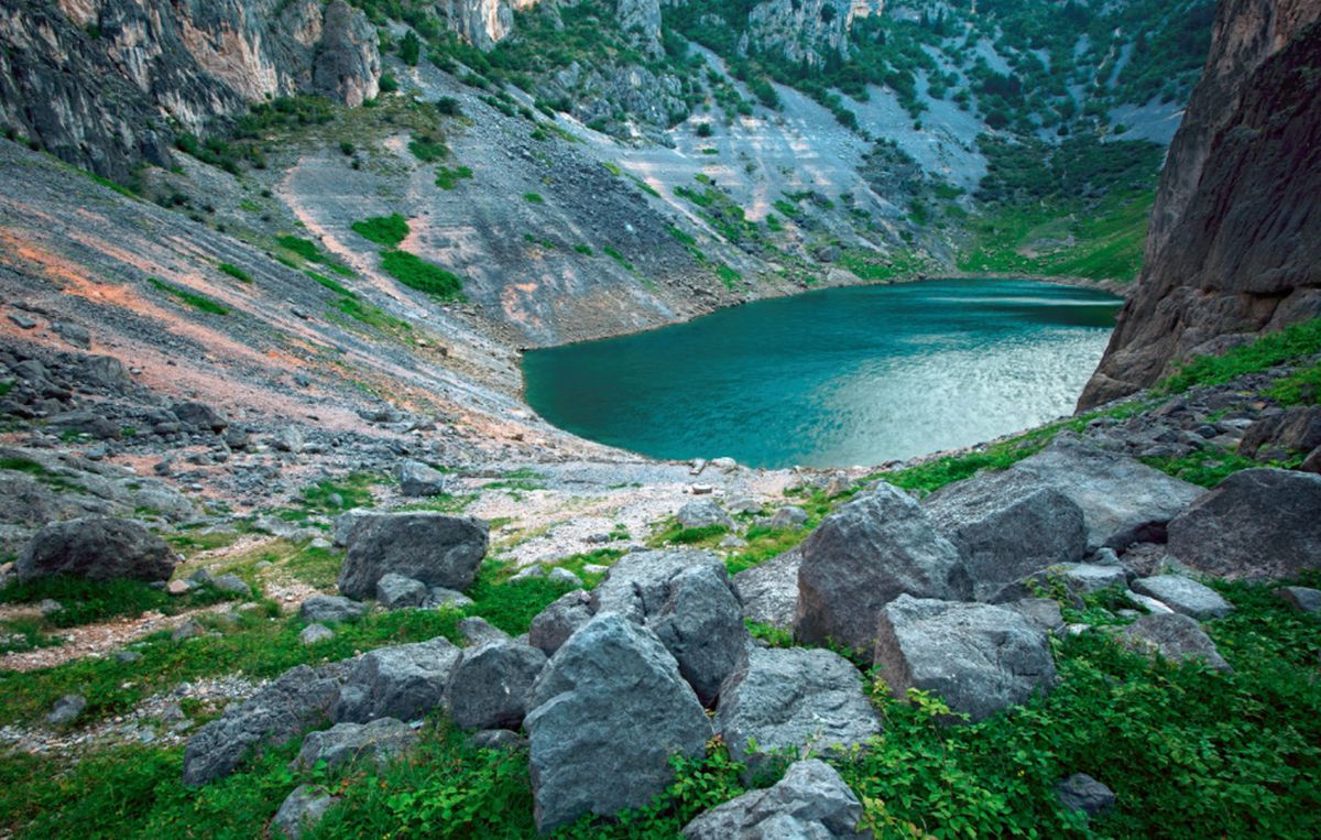 Голубое озеро