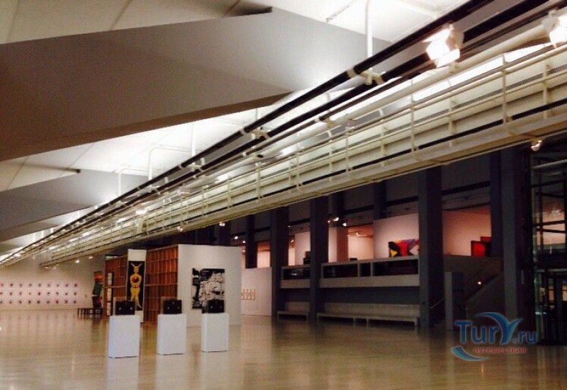 Центр современного искусства Жулиу де Азереду Пердигана