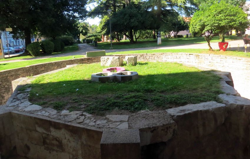 Восьмиугольный мавзолей