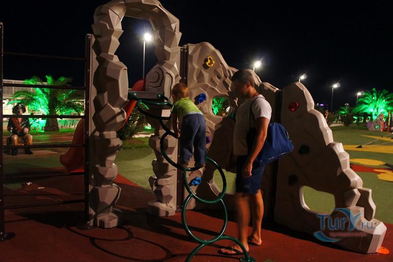 Детская площадка в Батуми