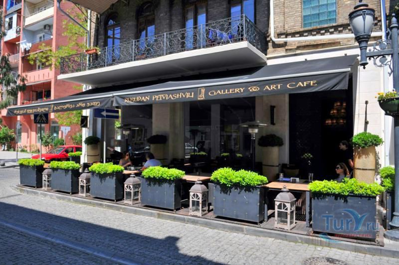 Художественная галерея-кафе Русудан Петвиашвили в Батуми