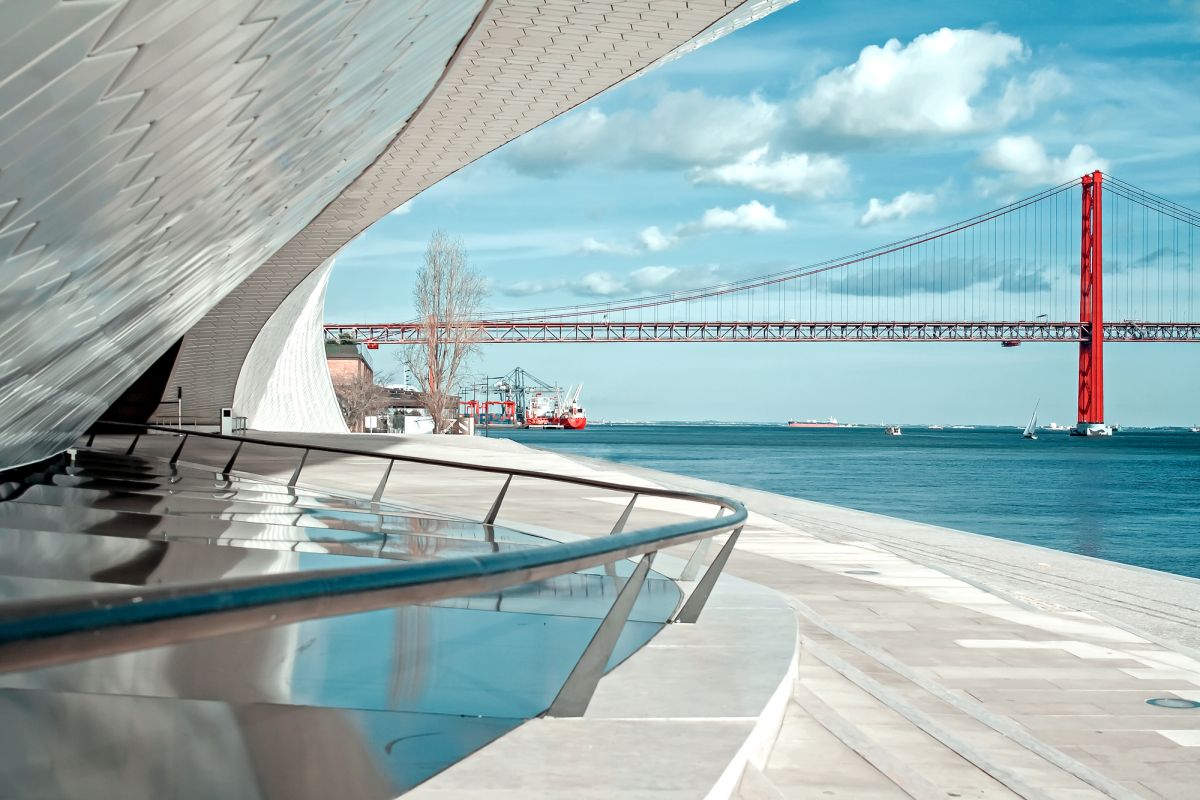 Музей искусства, архитектуры и технологии (MAAT)