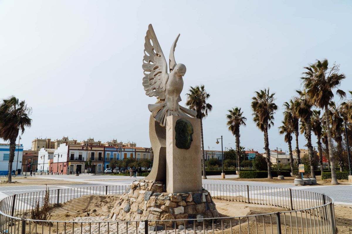 Памятник актеру Антони Феррандису