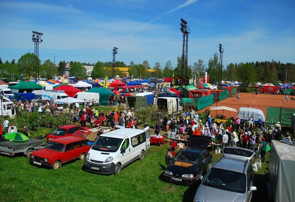 Ярмарка цветов в Тюри