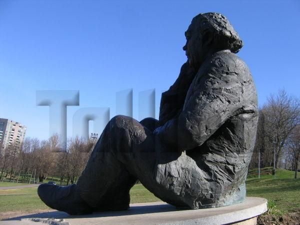 Памятник Густаву Эрнесаксу