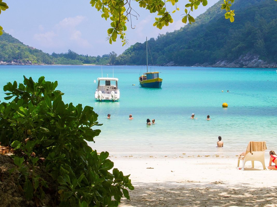 Пляж Порт-Лаунай